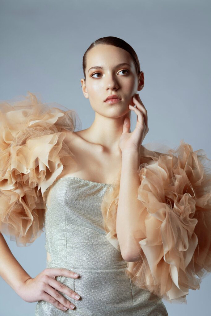 moda3-683x1024 Materijali budućnosti: Pametni materijali koji menjaju boje