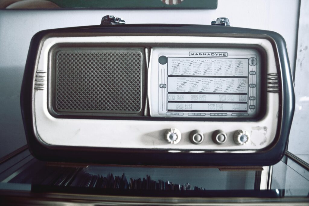 radio1-1024x683 Šta poneti sa sobom kada svet nestaje?