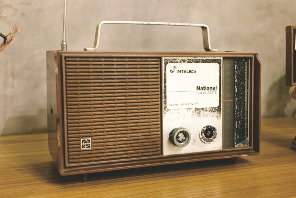 radio2-1024x683 Šta poneti sa sobom kada svet nestaje?